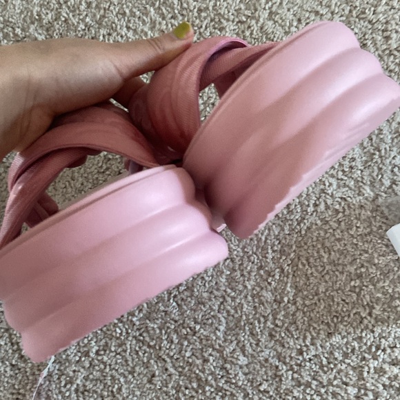 Gucci platform slides. 7-7.5 - Picture 8 of 15